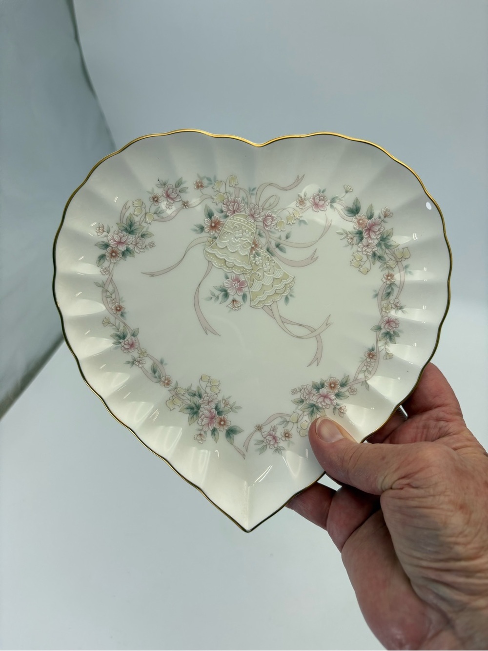 Mikasa Heart-Shaped Porcelain “Forever Love” Dish with Pink Floral and Gold Trim